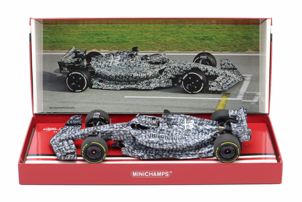 Zhou Guanyu Alfa Romeo F1 Team ORLEN C42 Test Barcelona 2022 1:18