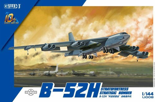 GWH Boeing B-52H Strategic Bomber 1:144