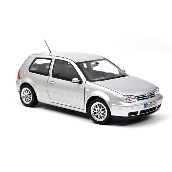 Volkswagen Golf IV 4 GTI 1998 Silber 1:18 Modellauto VW Norev 188570